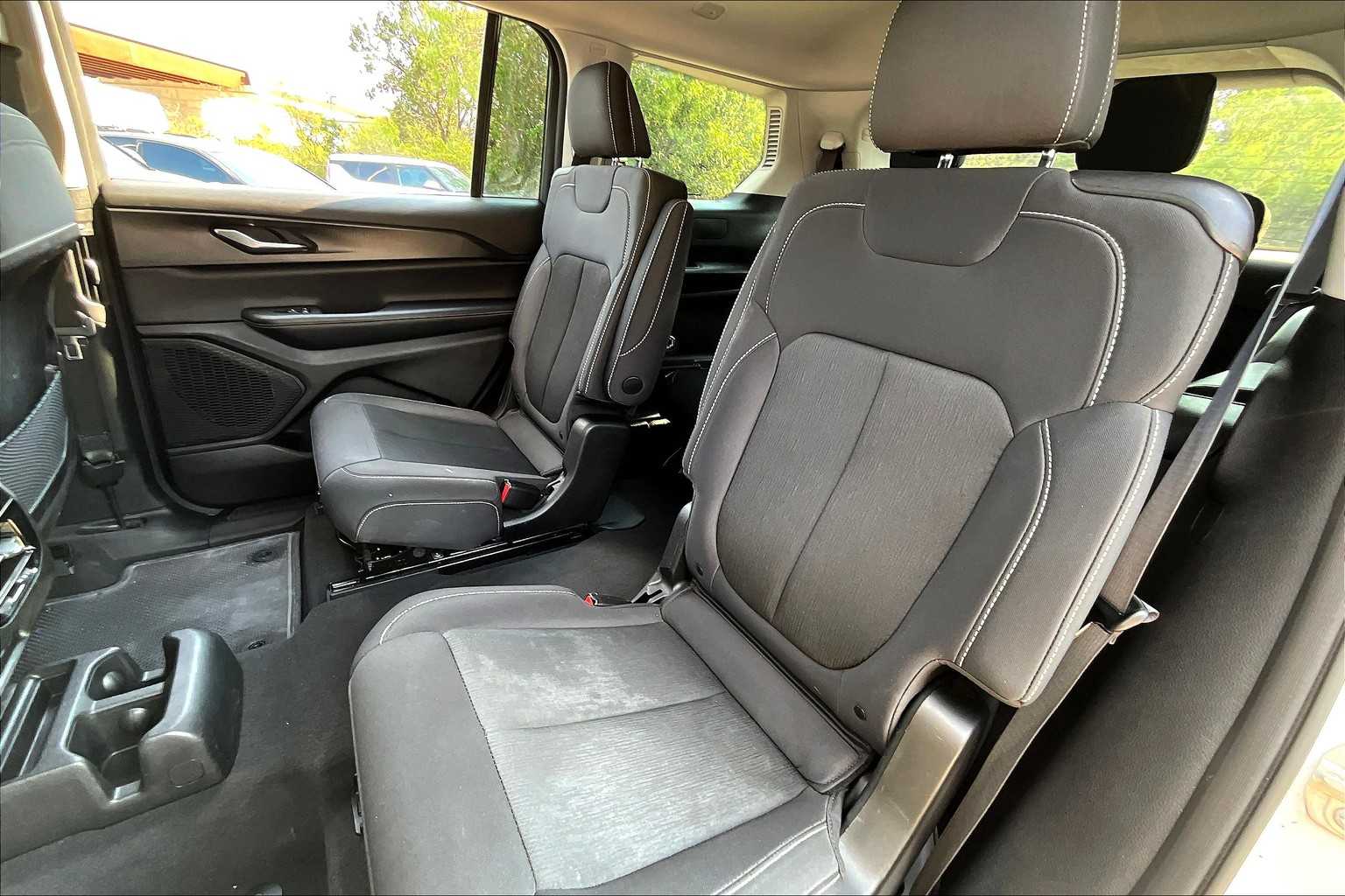 2023 Jeep Grand Cherokee Laredo Altitude photo 19