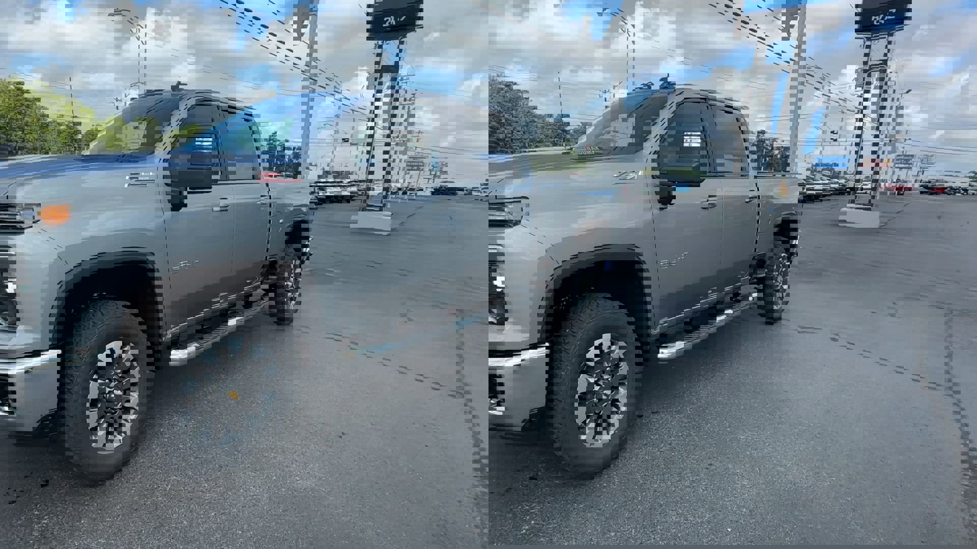 2025 Chevrolet Silverado 2500HD LT photo 4