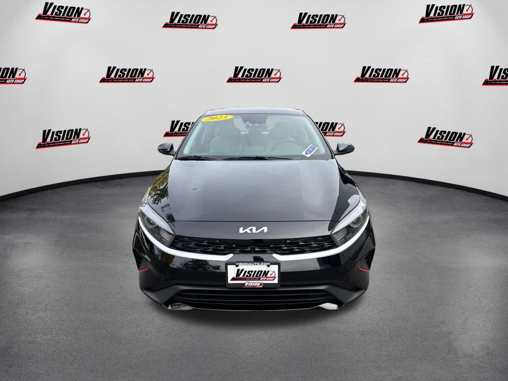 2023 Kia Forte LXS photo 2
