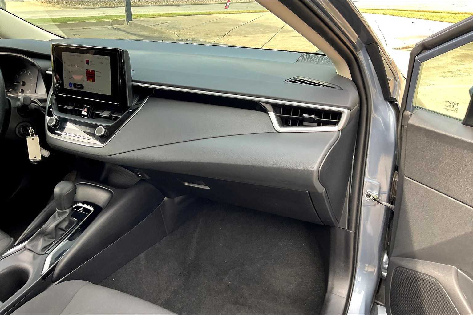 2024 Toyota Corolla LE photo 17
