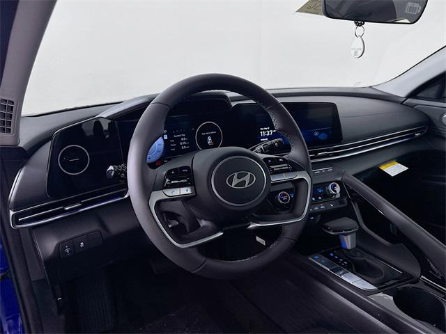 2025 Hyundai Elantra SEL Convenience photo 11
