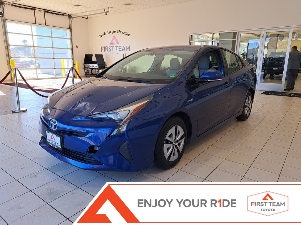 2016 Toyota Prius Three's photo