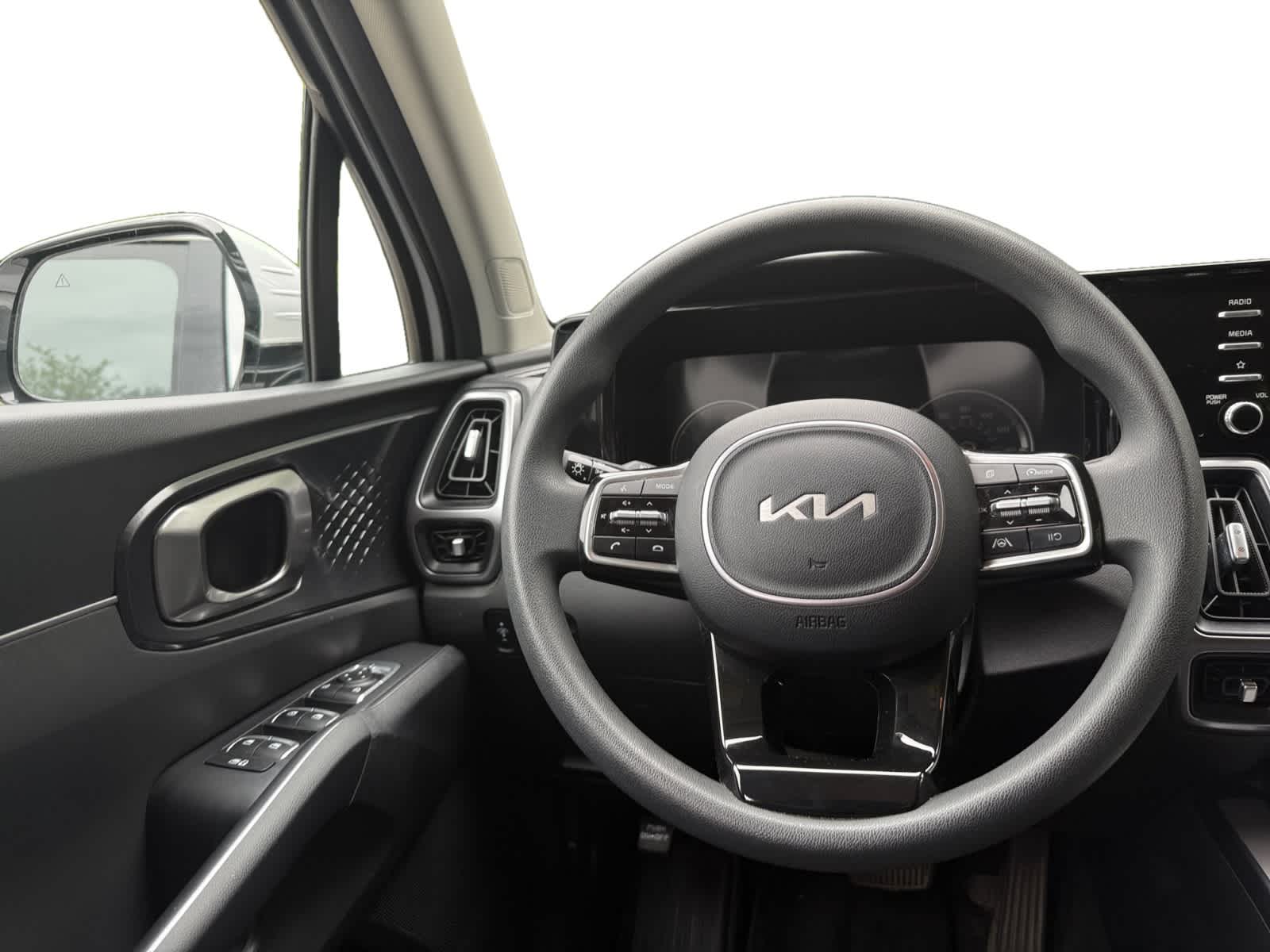 2023 Kia Sorento LX photo 9