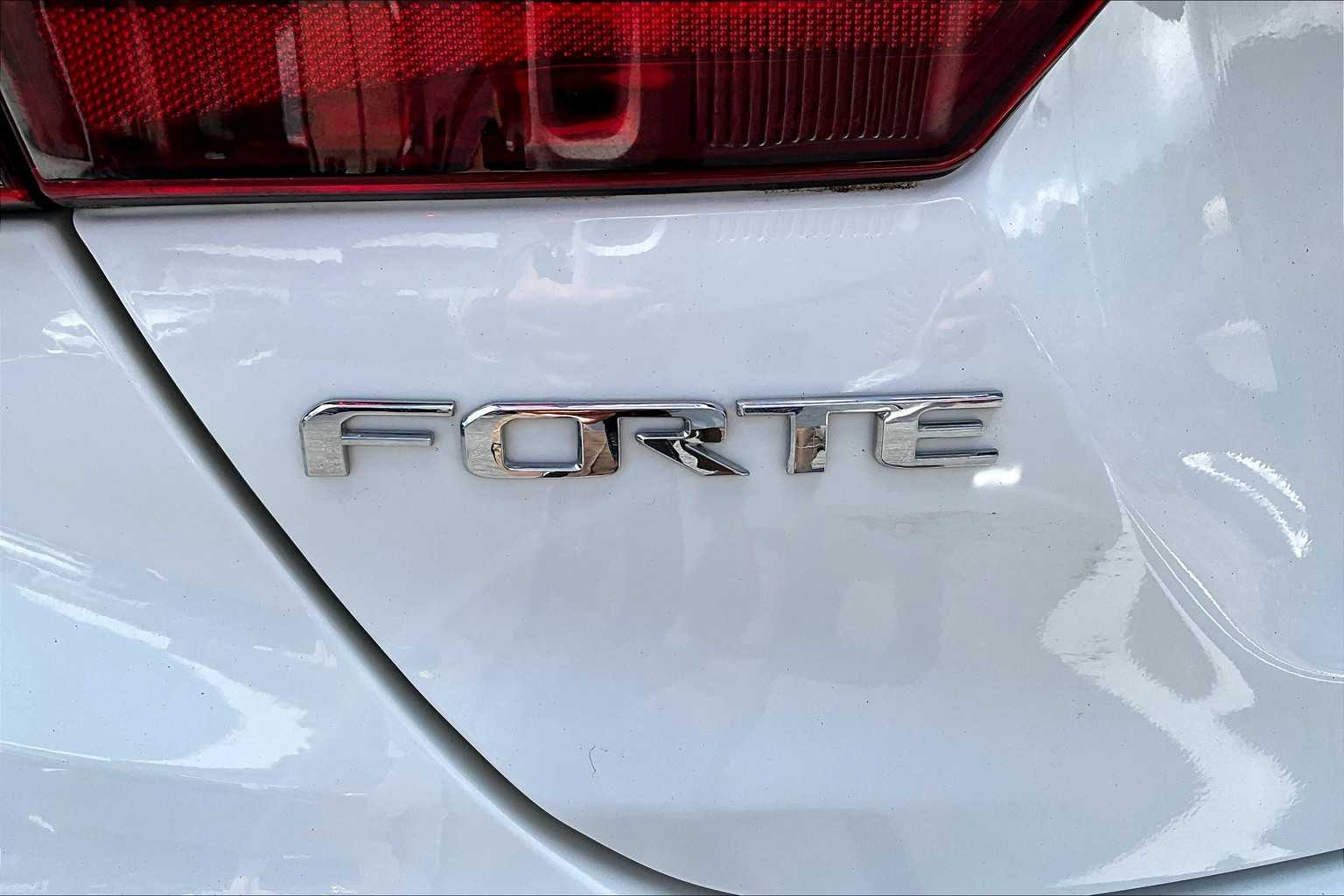 2021 Kia Forte GT-Line photo 27
