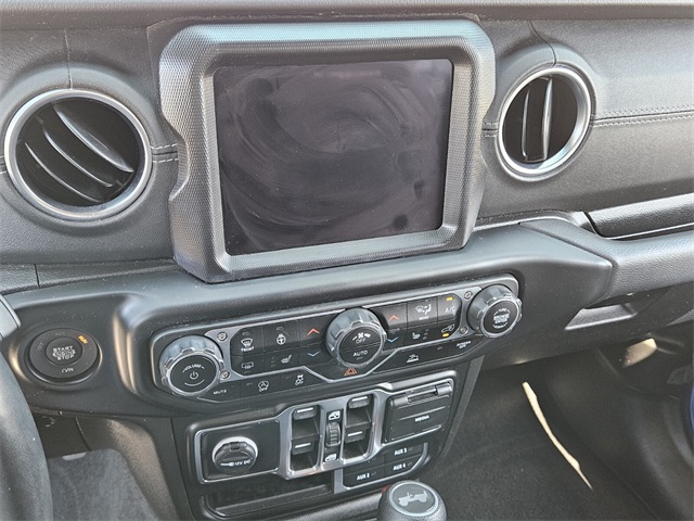 2022 Jeep Wrangler Unlimited Sahara photo 18