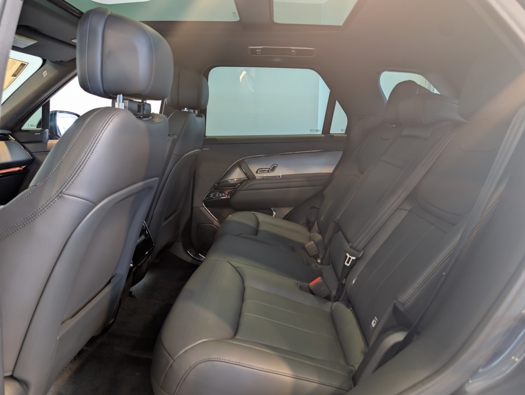2025 Land Rover Range Rover Sport SE photo 15