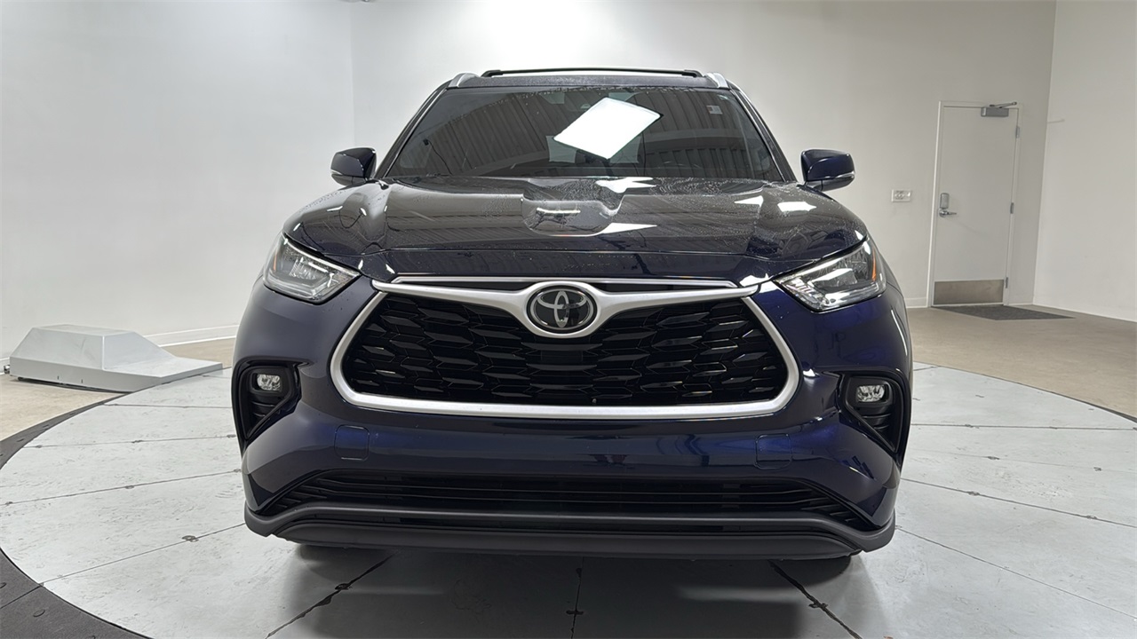 2020 Toyota Highlander XLE photo 2