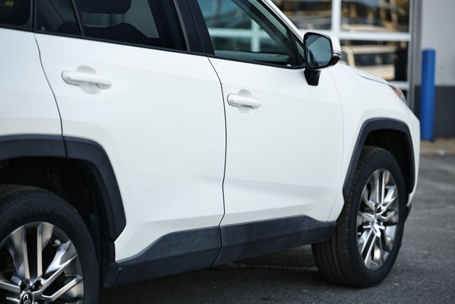 2021 Toyota RAV4 XLE Premium photo 8