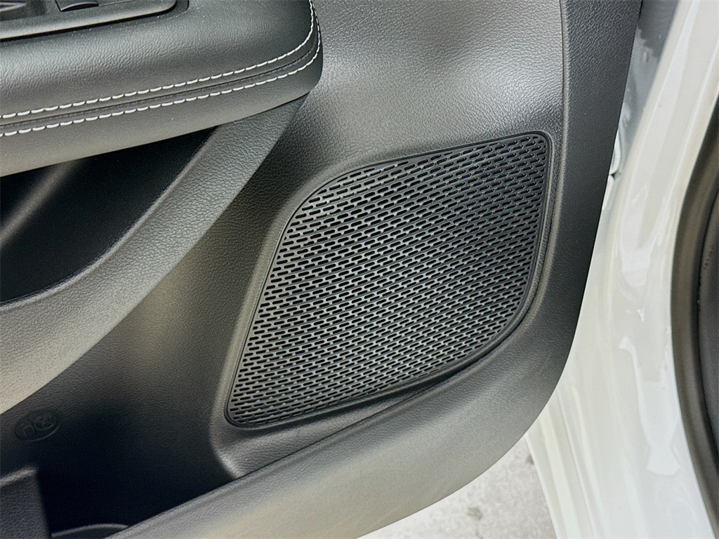 2025 Chrysler Pacifica photo 17