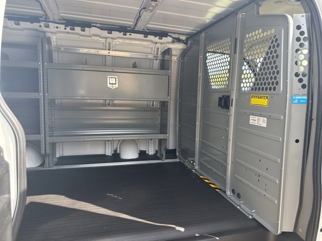 2025 Chevrolet Express Cargo 3500 photo 6