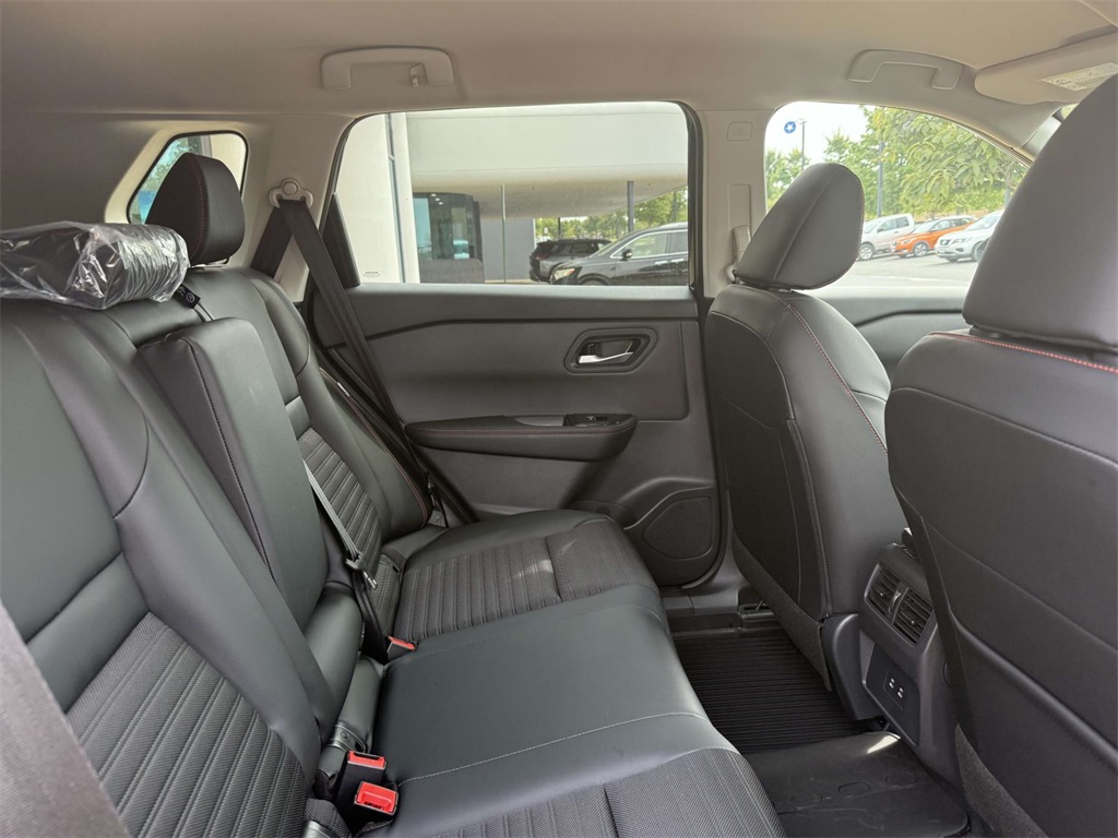 2026 Nissan Rogue SV photo 10