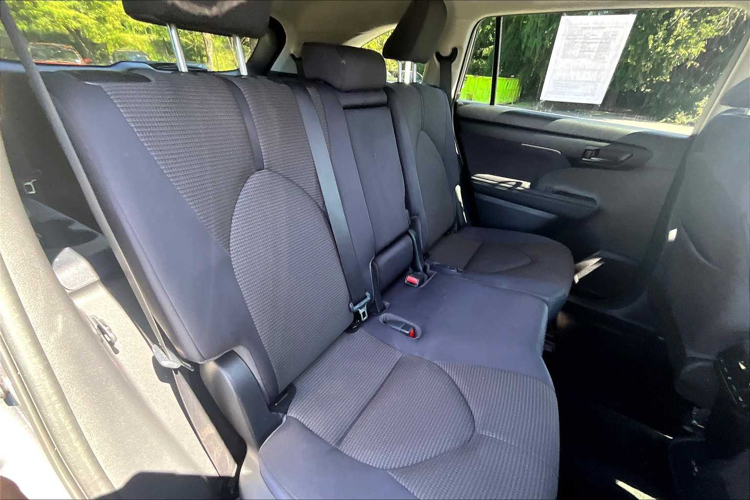 2023 Toyota Highlander L photo 17