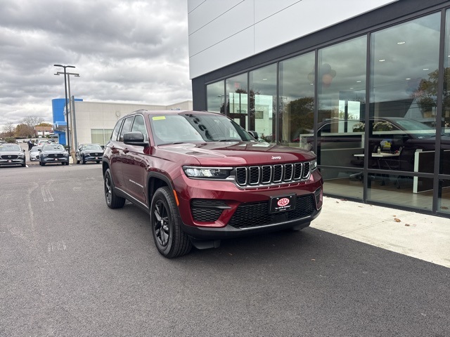 2024 Jeep Grand Cherokee Laredo's photo