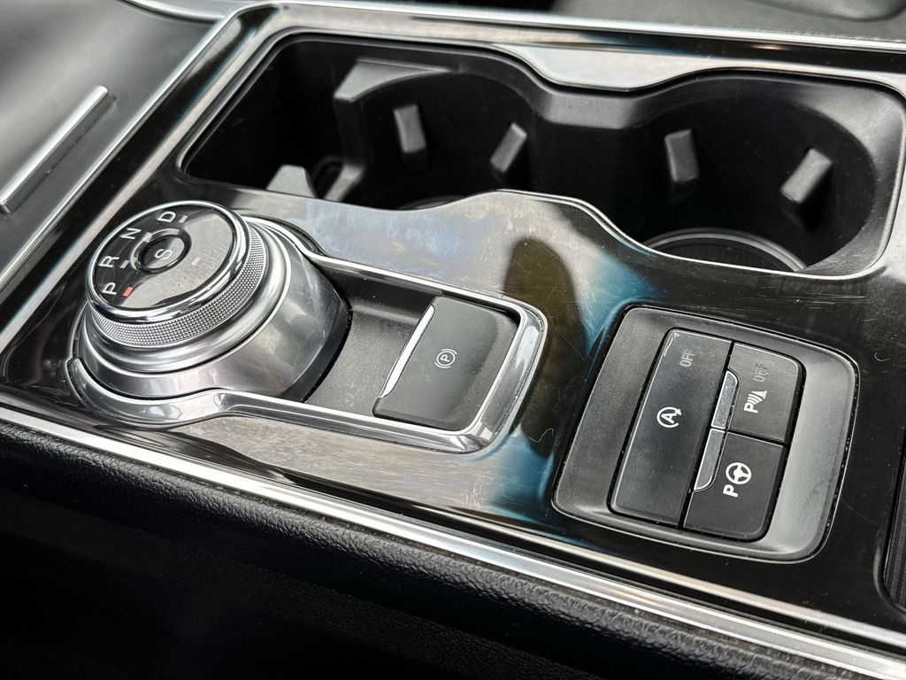 2019 Ford Edge Titanium photo 21