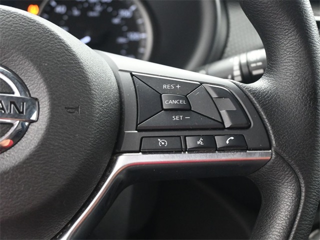 2019 Nissan Kicks SV photo 2