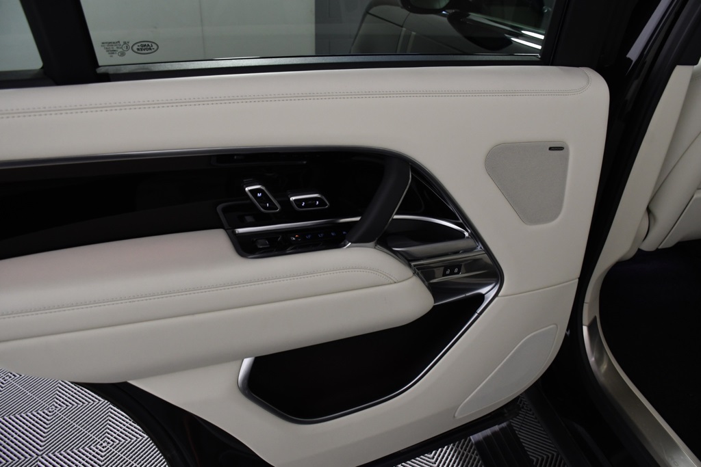 2023 Land Rover Range Rover SE photo 22
