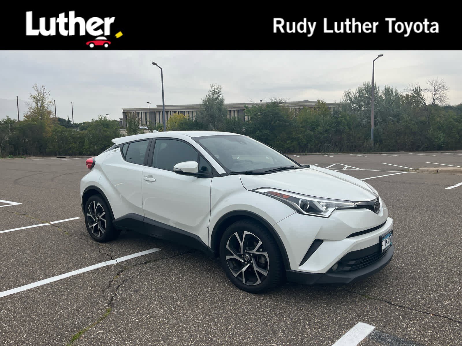 2018 Toyota C-HR XLE Premium's photo