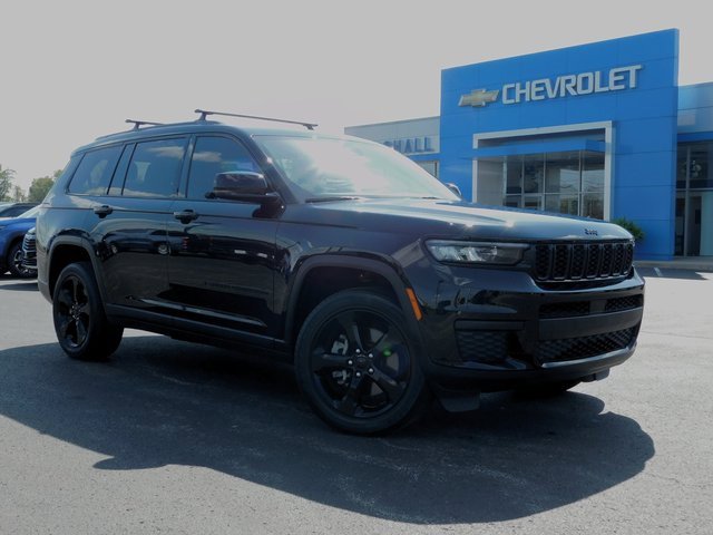 2023 Jeep Grand Cherokee Laredo Altitude photo 2