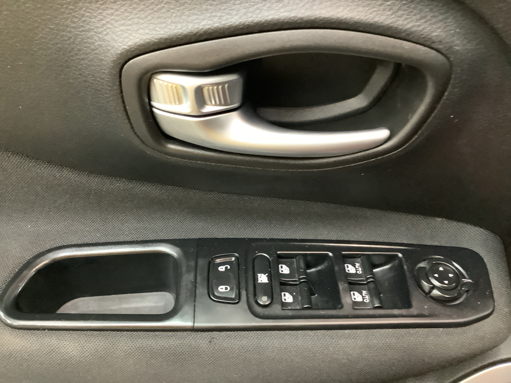 2018 Jeep Renegade Latitude North Edition photo 15