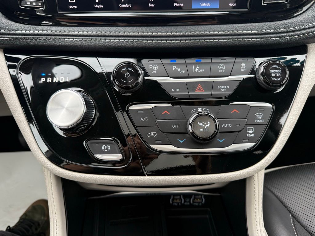2024 Chrysler Pacifica Limited photo 20