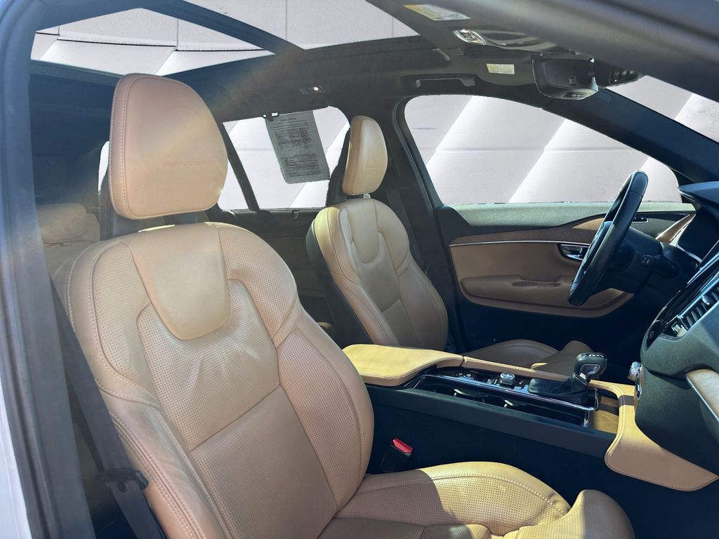 2017 Volvo XC90 T6 Inscription photo 14
