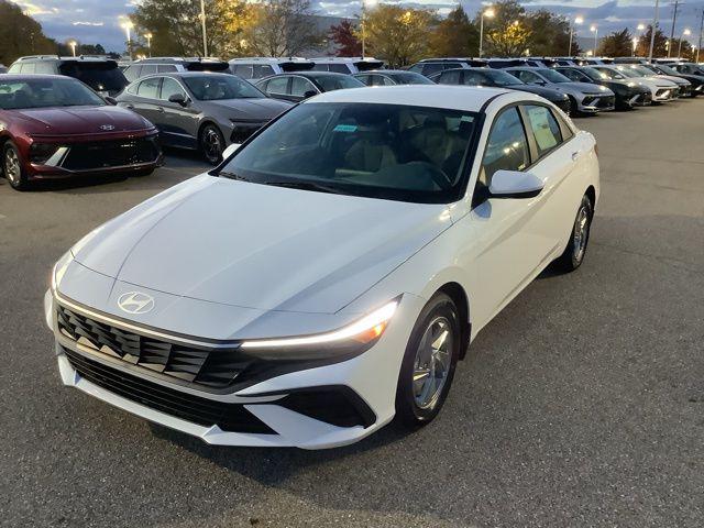 2026 Hyundai Elantra SE's photo