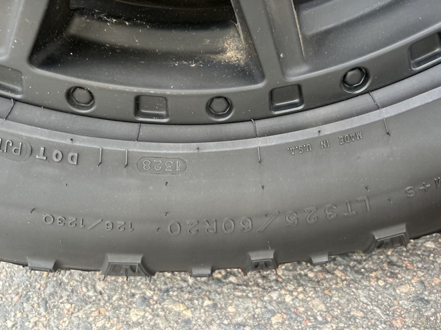 2023 Land Rover Defender 110 photo 2