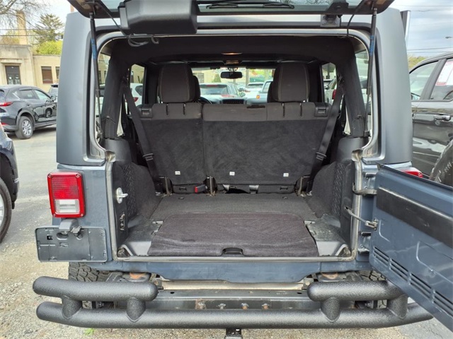 2017 Jeep Wrangler Unlimited Sahara photo 4