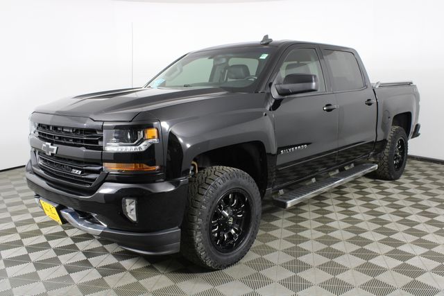 2018 Chevrolet Silverado 1500 LT photo 2