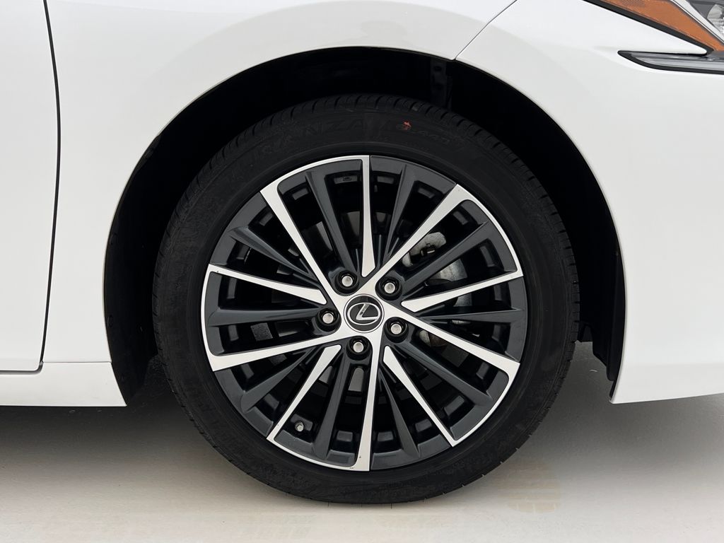 2025 Lexus ES 350 photo 32