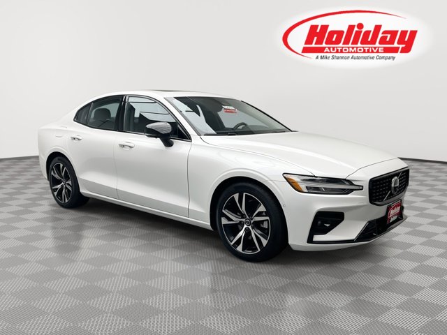 2024 Volvo S60 Plus's photo