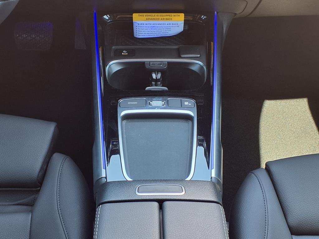 2025 Mercedes Benz GLB 250 photo 15