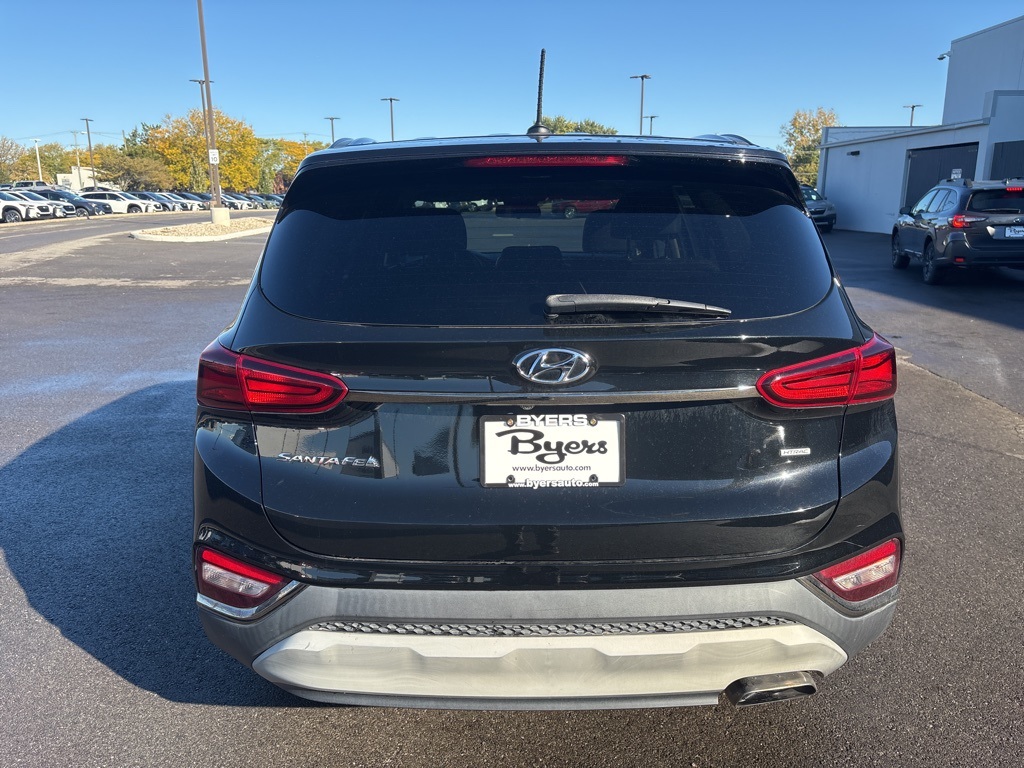 2019 Hyundai Santa Fe SE photo 3