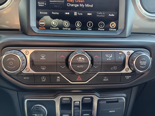 2022 Jeep Wrangler Unlimited Sahara photo 21