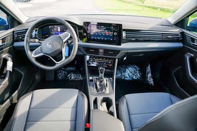 2025 Volkswagen Jetta 1.5T SE photo 16