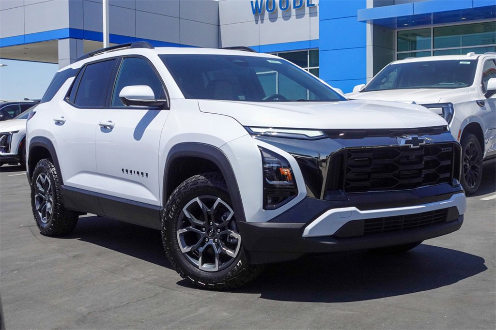 2026 Chevrolet Equinox ACTIV photo 2