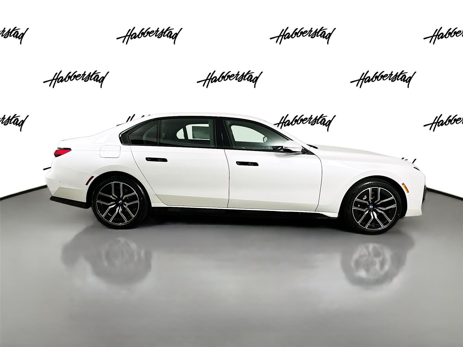 2026 Bmw 750e photo 3