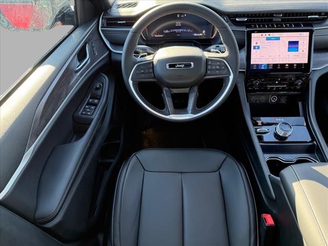 2025 Jeep Grand Cherokee Limited photo 4
