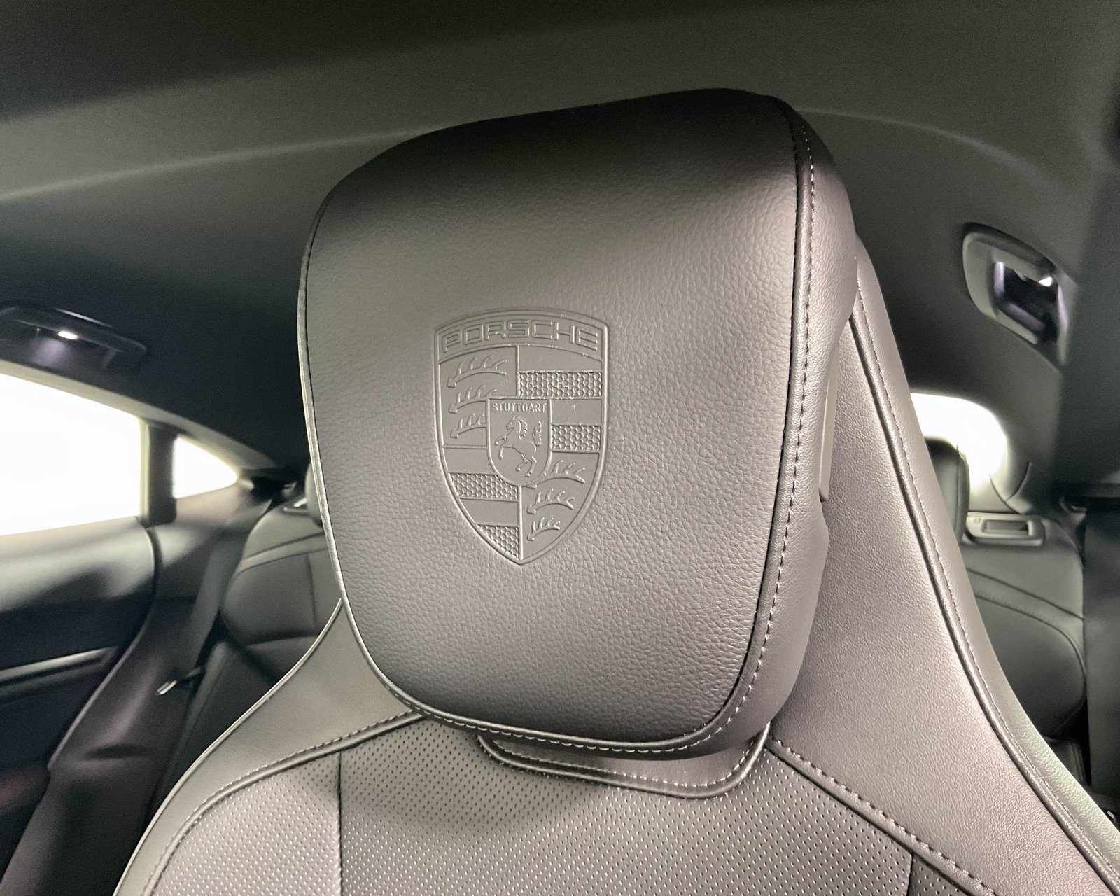 2025 Porsche Taycan photo 17
