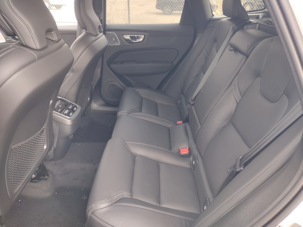 2026 VOLVO XC60 - Image 18