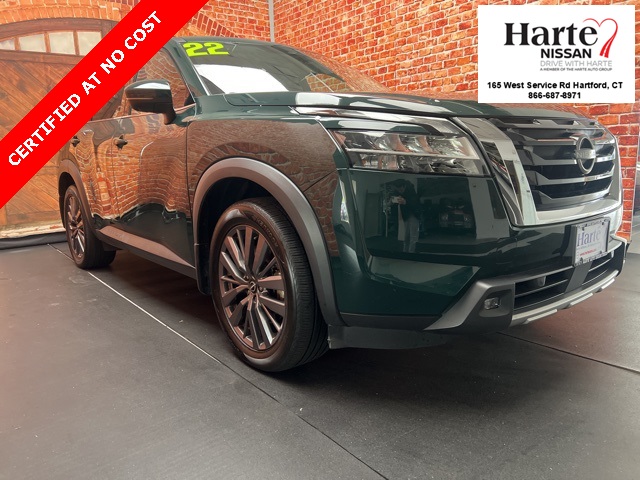 2022 Nissan Pathfinder SL's photo