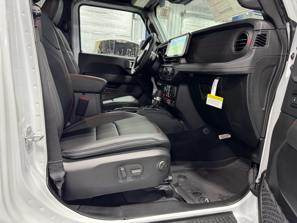 2025 Jeep Wrangler Rubicon X photo 18