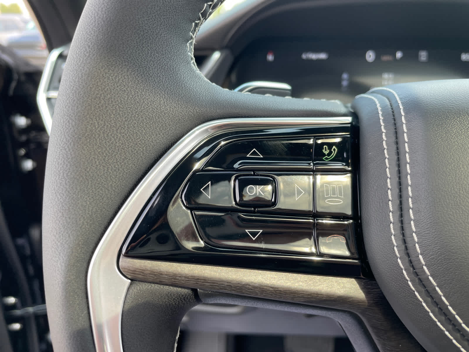 2025 Jeep Grand Cherokee Overland photo 22