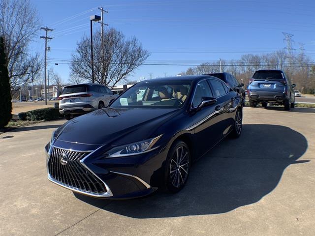 2025 Lexus ES 350's photo