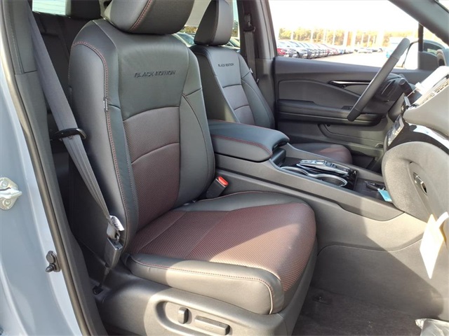 2026 Honda Ridgeline Black Edition photo 4