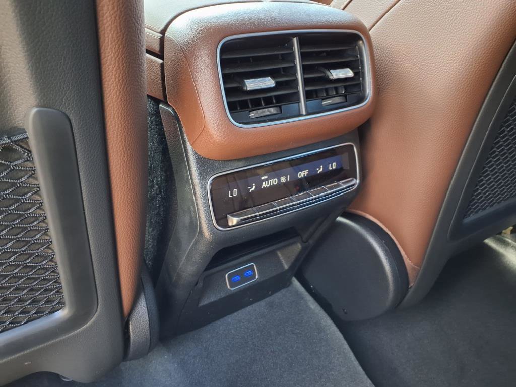 2025 Mercedes Benz GLS 450 4MATIC photo 6