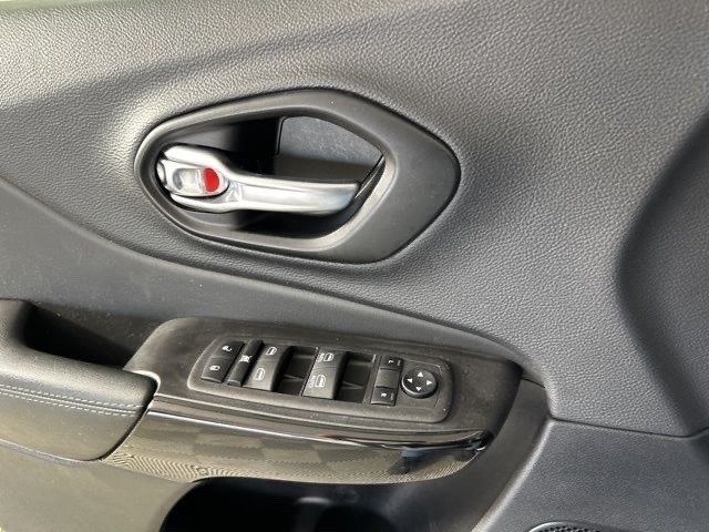 2023 Jeep Cherokee Altitude photo 18