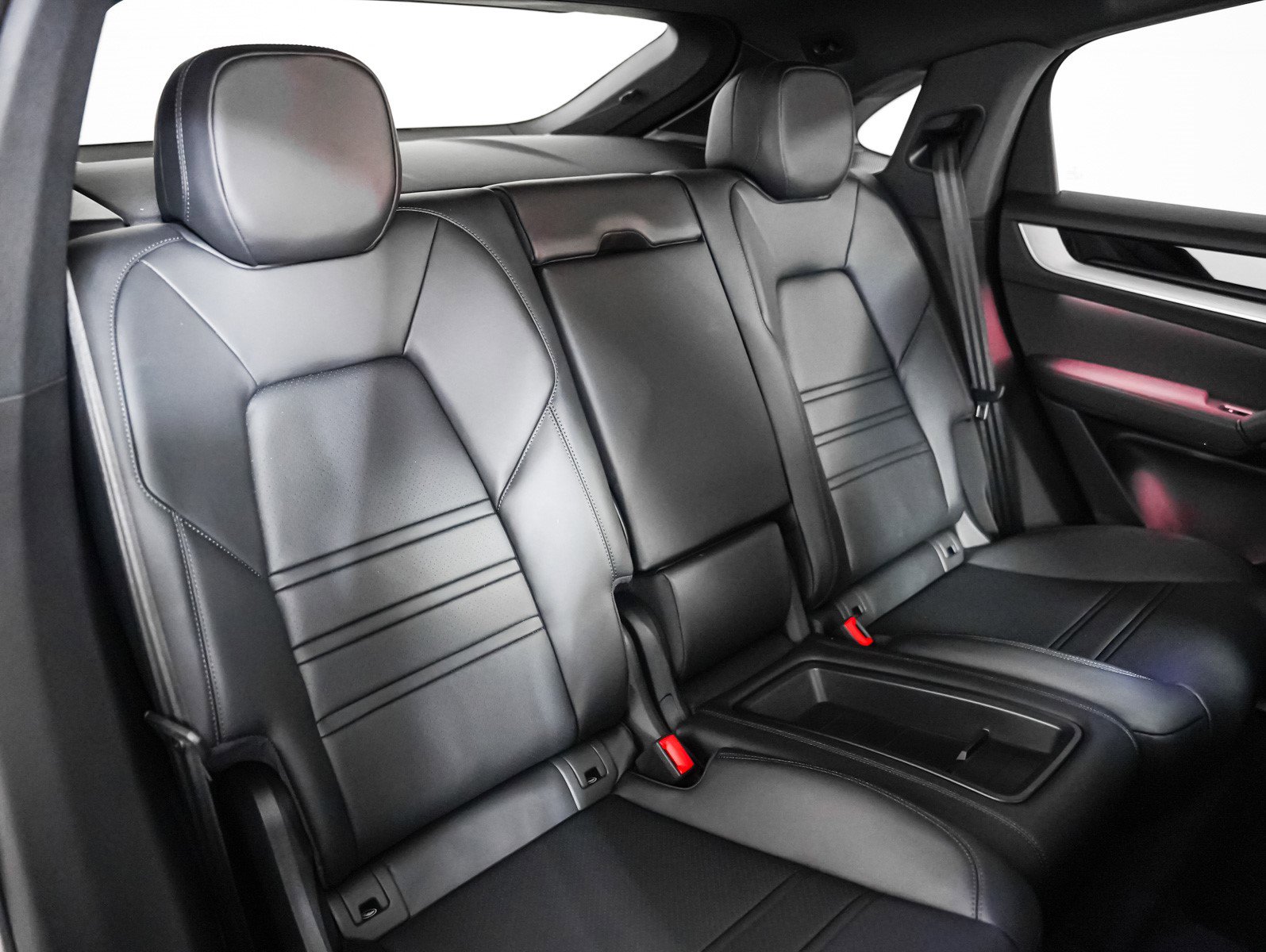 2025 Porsche Cayenne Coupe photo 6