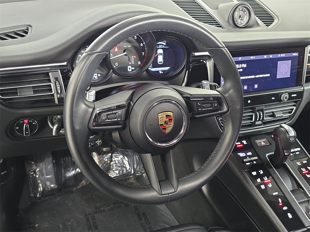 2024 Porsche Macan T photo 3
