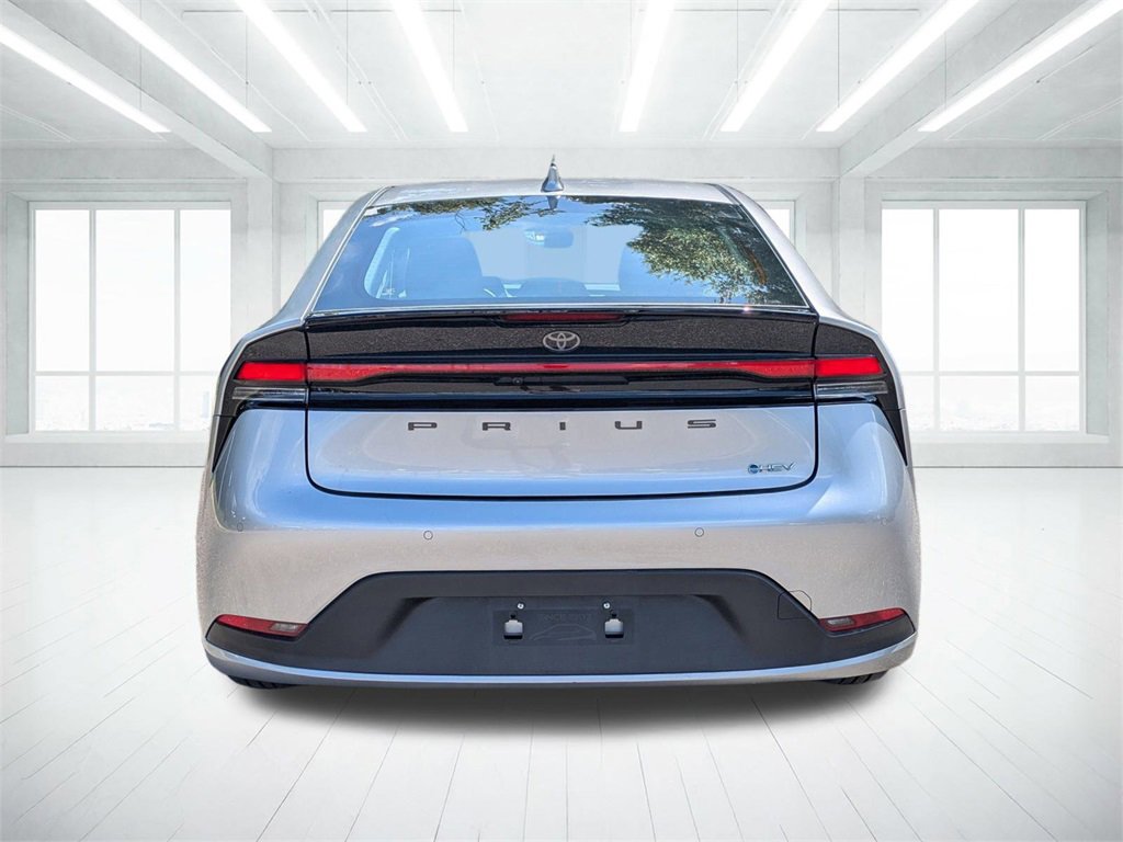 2023 Toyota Prius LE photo 4